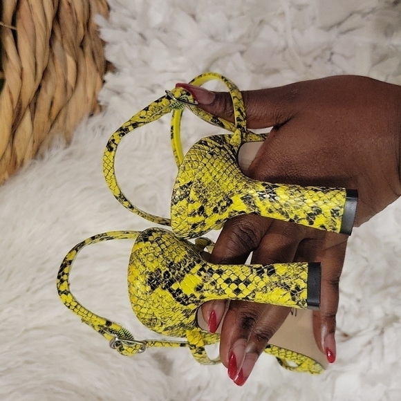 Gianni bini neveena yellow Reptile snake skin Strappy sandals - Picture 9 of 10